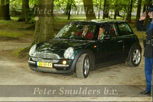 Soestdijk 28 juni 2002
Prins Bernhard 91  jaar
Prinses Laurentien en Prins Constantijn in hun Cooper