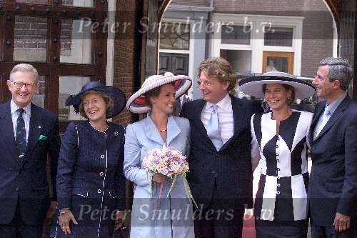 Utrecht 6 juli 2000
Prins Bernhard Jr en Prinses Annette Sekreve trouwen voor de wet in Utrecht.
samen met hun ouders
Pieter v Vollenhoven en Prinses Margriet