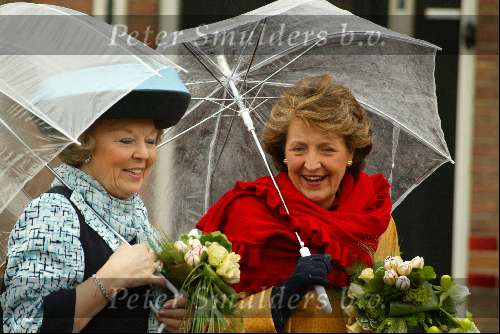 Meppel 30 april 2002
Koninginnedag 2002 Koningin Beatrix en Prinses Margriet onder de paraplu