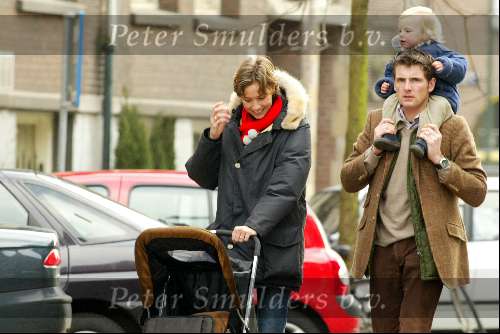 Amsterdam1 maart 2003
Prins Maurits en Marilene wandelen met Prinses Anna en Prins Lucas