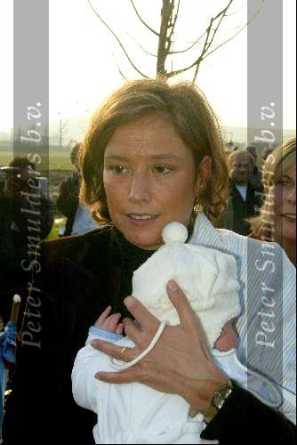 Mierlo 3 december 2002
Prinses Marilene met Lucas, Prinses Annette en Prinses Laurentien, Frank Houben  bij nationale boomplantdag in Mierlo