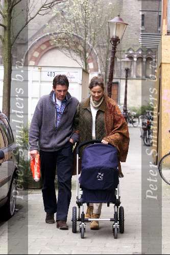 Amsterdam 23 april 2001
Prins Maurits en Prinses Marilene met Prinses Anna in de kinderwagen