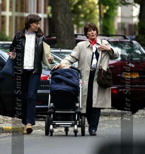 AMSTERDAM 23 mei 2003
Prinses Marilene winkelen met moeder Prinses Anna en Prins lucas
