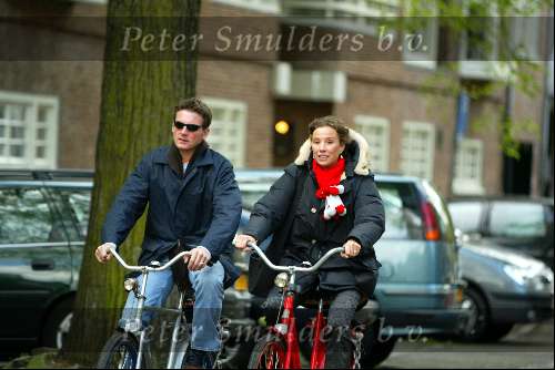 Amsterdam 27 april 2002
Prins Maurits en Prinses Marilene op de fiets.