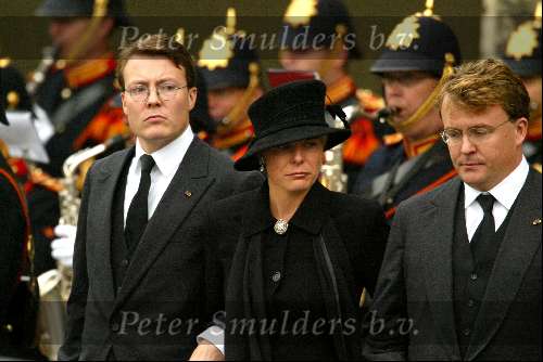 Delft 15 Oktober 2002
Begrafenis Prins claus
Op de foto Prins Constatijn, Prinses Laurentien en Prins Friso