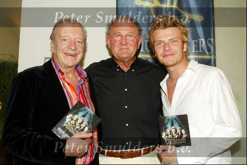 Amsterdam 2 juni 2003
presentatie dvd 3 musketiers in pand van joop v d ende theaterprodukties in amsterdam
ramses shaffy joop v d ende en bastiaan ragas