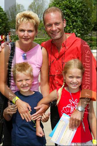 Kaatsheuvel 22 juni 2003
Opening nieuwe show in de efteling
Ron Boszhard met gezin