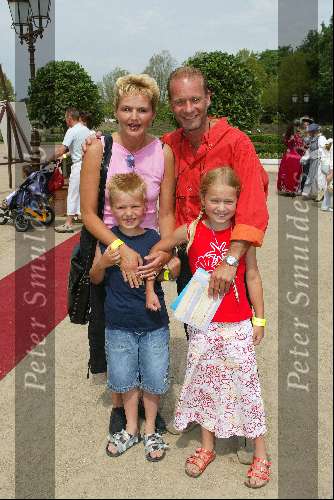 Kaatsheuvel 22 juni 2003
Opening nieuwe show in de efteling
Ron Boszhard met gezin
