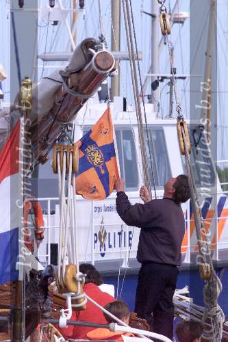 Muiden 6 mei 2001
Koningin Beatrix 
De vlag van de koningin word gehesen