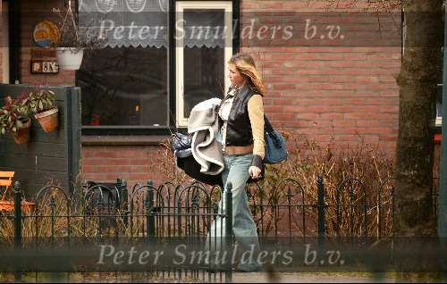 Weesp 7 maart 2003
Wendy v Dijk met Sem in maxi cosi