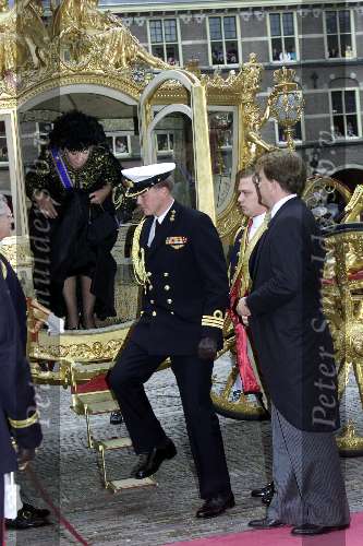 Den Haag 18 september 2001
Prinsjesdag 2001
Koningin Beatrix bij de Gouden Koets samen met Prins Willem Alexander en Prins Friso