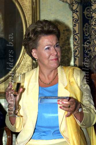 Noordwijk 10 september 2000
Uitreiking CD  van Prinses Cristina met een glaasje champagne