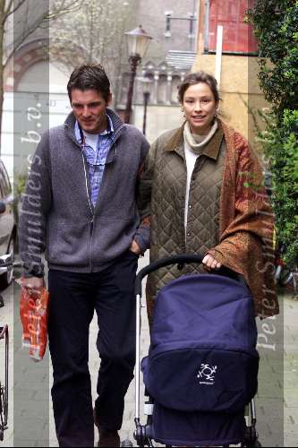 Amsterdam 23 april 2001
Prins Maurits en Prinses Marilene met Prinses Anna in de kinderwagen