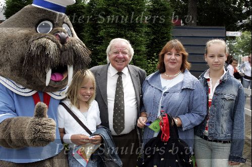 Harderwijk 28 juni 2004
Premiere show in dolfinarium.
Aad v Toor met vrouw en