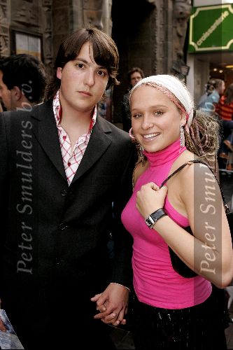 Amsterdam 1 juni 2004
Premiere Harry Potter in Tuschinski .
Alice idols met vriend