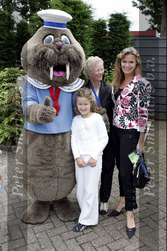 Harderwijk 28 juni 2004
Premiere show in dolfinarium.   
Anita Schuts met Eva