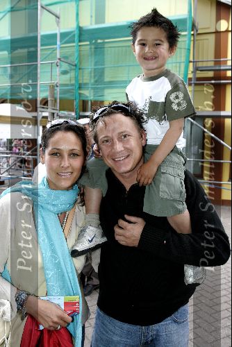Harderwijk 28 juni 2004
Premiere show in dolfinarium.  
Armando Borsato met vriendin