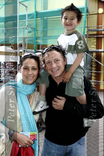 Harderwijk 28 juni 2004
Premiere show in dolfinarium.  
Armando Borsato met vriendin