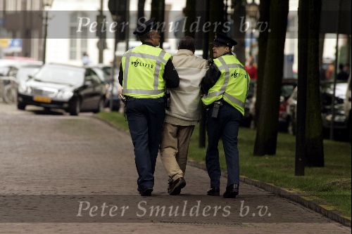 Den Haag 4 juni 2004
Maxima opent beeldexpositie in Den Haag. 
Een toeschouwer wordt gearresteerd