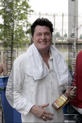 Amsterdam 8 juni 2004
Opnames Golden Earing in  Panama.
Barry Hay met fles whiskey