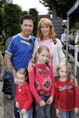Harderwijk 28 juni 2004
Premiere show in dolfinarium.   
Bart Bosch met gezin