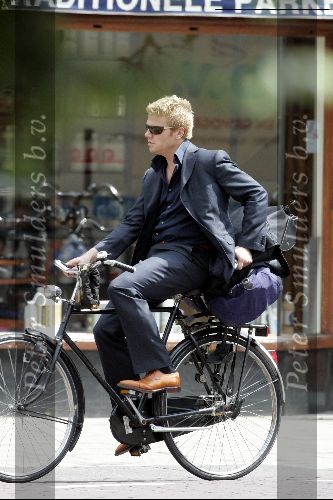 Amsterdam 17 juni 2004
Bastiaan Ragas op fiets op willemsparkweg