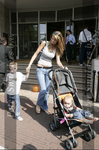 Amsterdam 8 juni 2004
Chantal v Woensel (Vrouw Marc Overmars) bij vertrek Nederlands elftal naar Portugal.