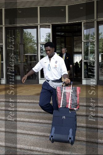Amsterdam 8 juni 2004
Clarence Seedorf bij vertrek Nederlands elftal naar Portugal.