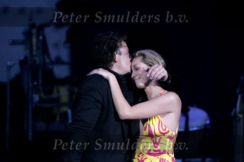 Rotterdam 10 juni 2004
Marco Borsato in de kuip. Do zangeres met Marco