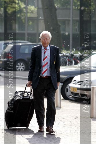 Amsterdam 8 juni 2004
Eef Brouwers bij vertrek Nederlands elftal naar Portugal.