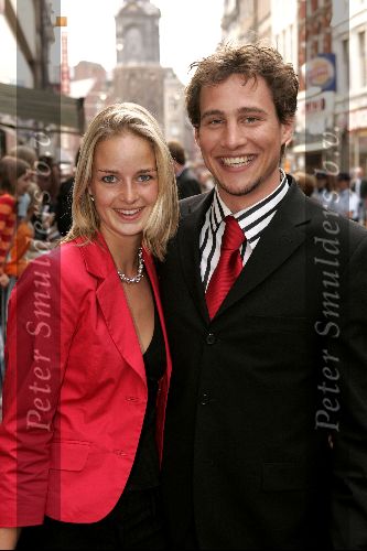 Amsterdam 1 juni 2004
Premiere Harry Potter in Tuschinski .
Eric Bouwman met vriendin
Eric Idols
