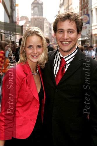 Amsterdam 1 juni 2004
Premiere Harry Potter in Tuschinski .
Eric Bouwman met vriendin
Eric Idols