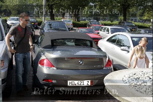 Amsterdam 8 juni 2004
Frank de Boer met BMW 645 cabrio bij vertrek Nederlands elftal naar Portugal.