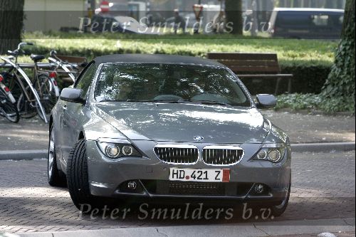 Amsterdam 8 juni 2004
Ronald de Boer met BMW 645 cabrio bij vertrek Nederlands 11 naar Portugal.