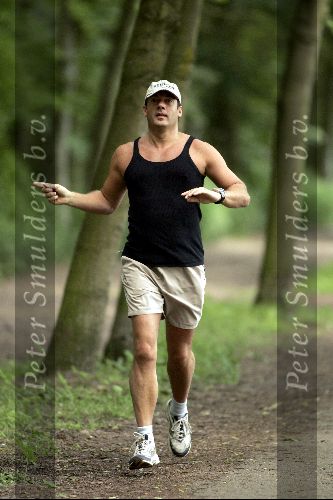 Amsterdam 1 juni 2004
Gerard Joling trainend in amsterdamse bos