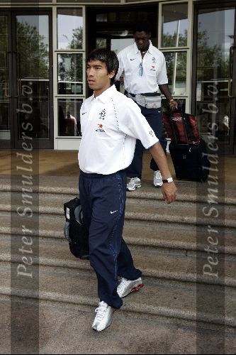 Amsterdam 8 juni 2004
Giovanni v Bronckhorst bij vertrek Nederlands elftal naar Portugal.