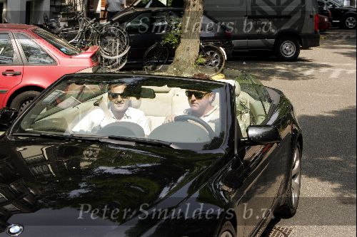 Amsterdam 8 juni 2004
Gordon met zijn vriend Jacob v Rozelaar in BMW 645 cabrio