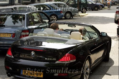 Amsterdam 8 juni 2004
Gordon met zijn vriend Jacob v Rozelaar in BMW 645 cabrio
