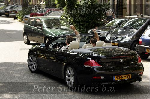 Amsterdam 8 juni 2004
Gordon met zijn vriend Jacob v Rozelaar in BMW 645 cabrio