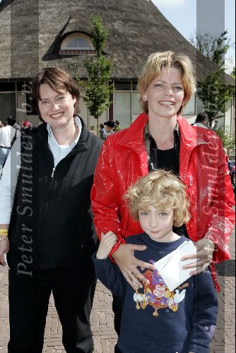 Kaatsheuvel 16 mei 2004
Bekende nederlanders in de efteling.
Inge Diekman met zoontje en vriendin