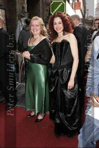 Amsterdam 1 juni 2004
Premiere Harry Potter in Tuschinski .
Irma Idols met vriendin