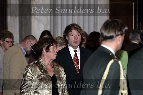 Amsterdam 24 juni 2004
Prins Bernhard en Koningin Beatrix bij uitreiking zilveren anjers  in paleis op de dam. Jacob Gelt Dekker
