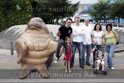 Harderwijk 28 juni 2004
Premiere show in dolfinarium. 
Jamai Idols met familie