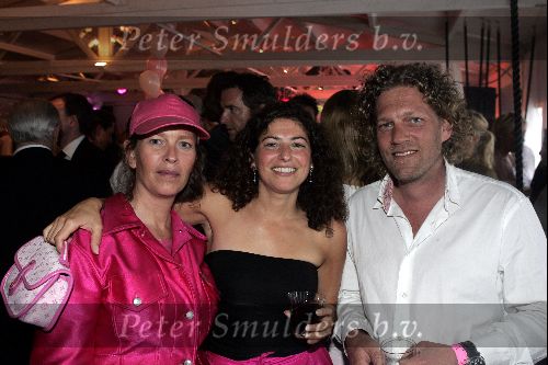 Bloemendaal 2 juni 2004
Feestje Jacky bij strandtent Vroeger.
Nicole des  Bouvrie en Jean Marc des Bouvrie