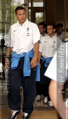 Amsterdam 8 juni 2004
Johnny Heitinga bij vertrek Nederlands 11 naar Portugal.
Peter Smulders bv