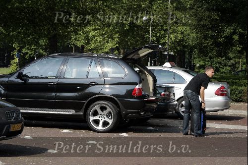 Amsterdam 8 juni 2004
Auto Johnny Heitinga(BMW X 5) bij vertrek Nederlands 11 naar Portugal.
Peter Smulders bv