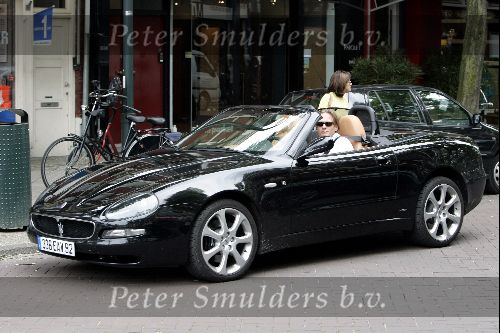 Amsterdam 27 juni 2004
Jort Kelder in Maserati cabrio op de Cornelis Schuytstraat.