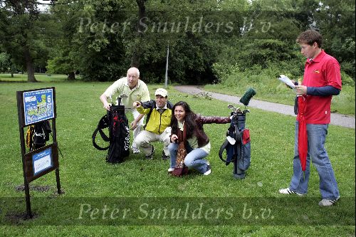 Amsterda 26 mei 2004
Golfwedstrijd  in vondelpark met oa 
Josefine v Asdonk en Stephen Lovey