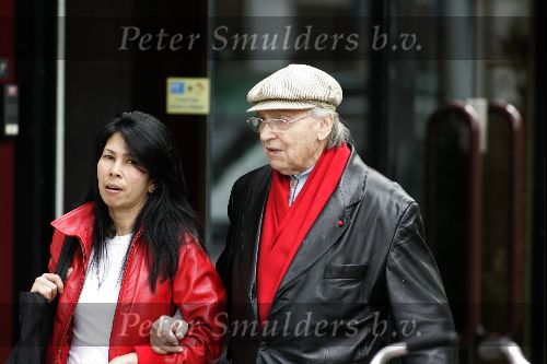 Amsterdam 30 juni 2004
Karel Appel met een vriendin op cornelis schuytstraat