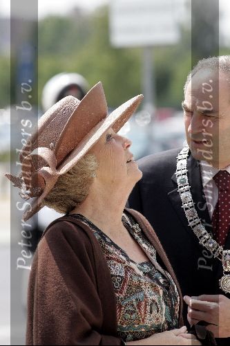 Amsterdam 22 juni 2004
Koningin Beatrix opent het nieuwe Antonie van Leeuwenhoek ziekenhuis.